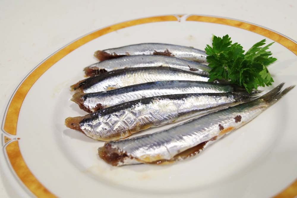  Fried anchovies
